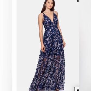 Xscape 3D Floral Sleeveless Gown Formal Dress Size 2